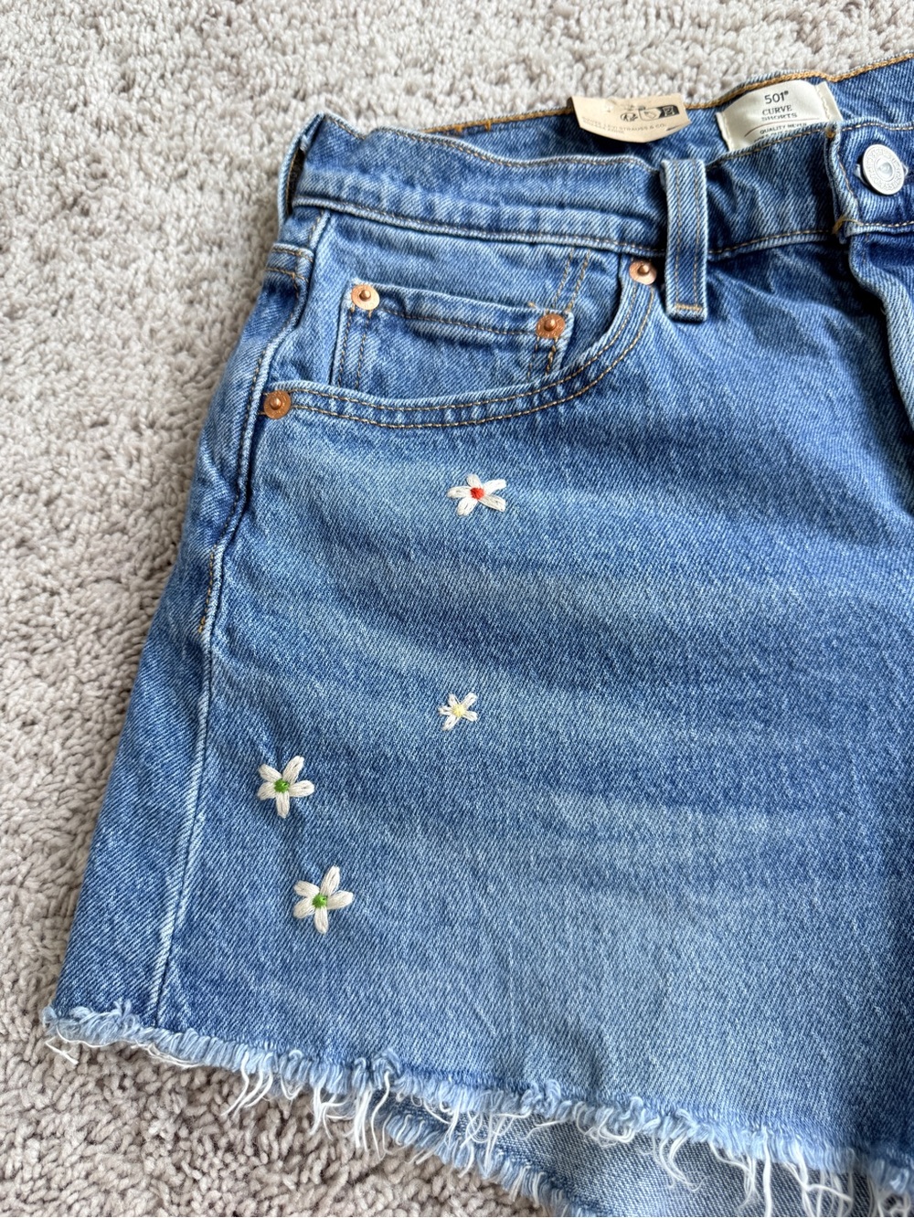 NWT LEVIS 501 OG CURVE SHORT - Size 28 - Picture 6 of 12